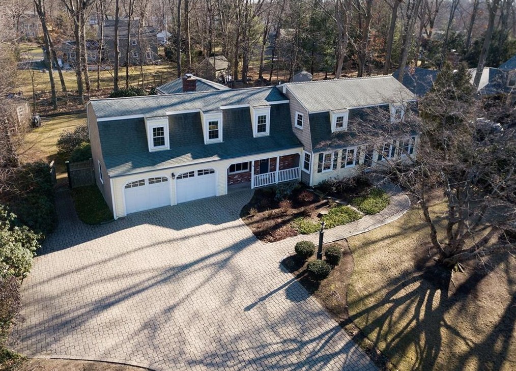 84 Countryside Dr, Cumberland, RI 02864