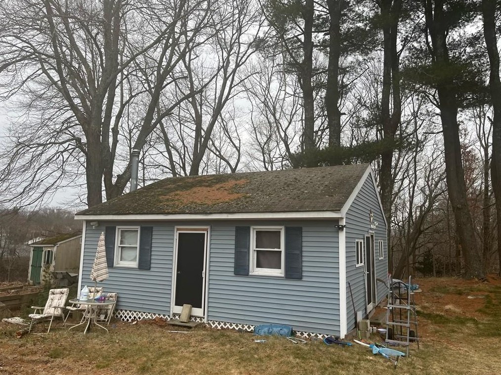 25 Eddy St, West Warwick, RI 02893-3702