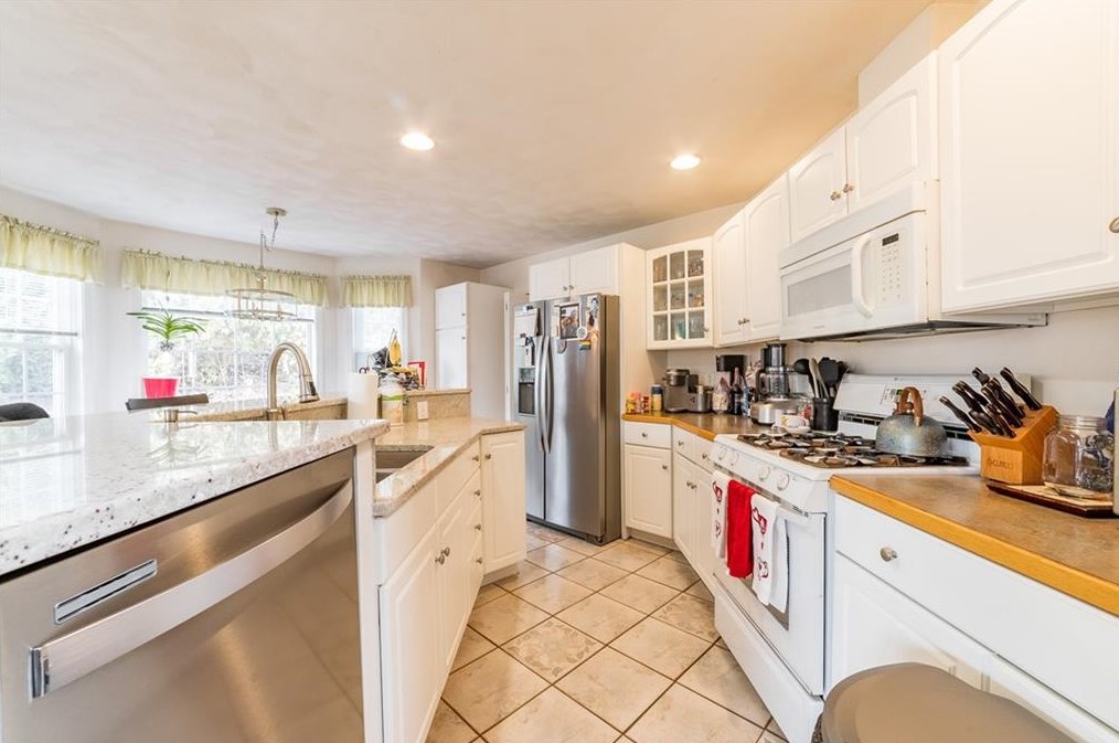 13 Betty St, Lincoln RI  02865-2203 exterior