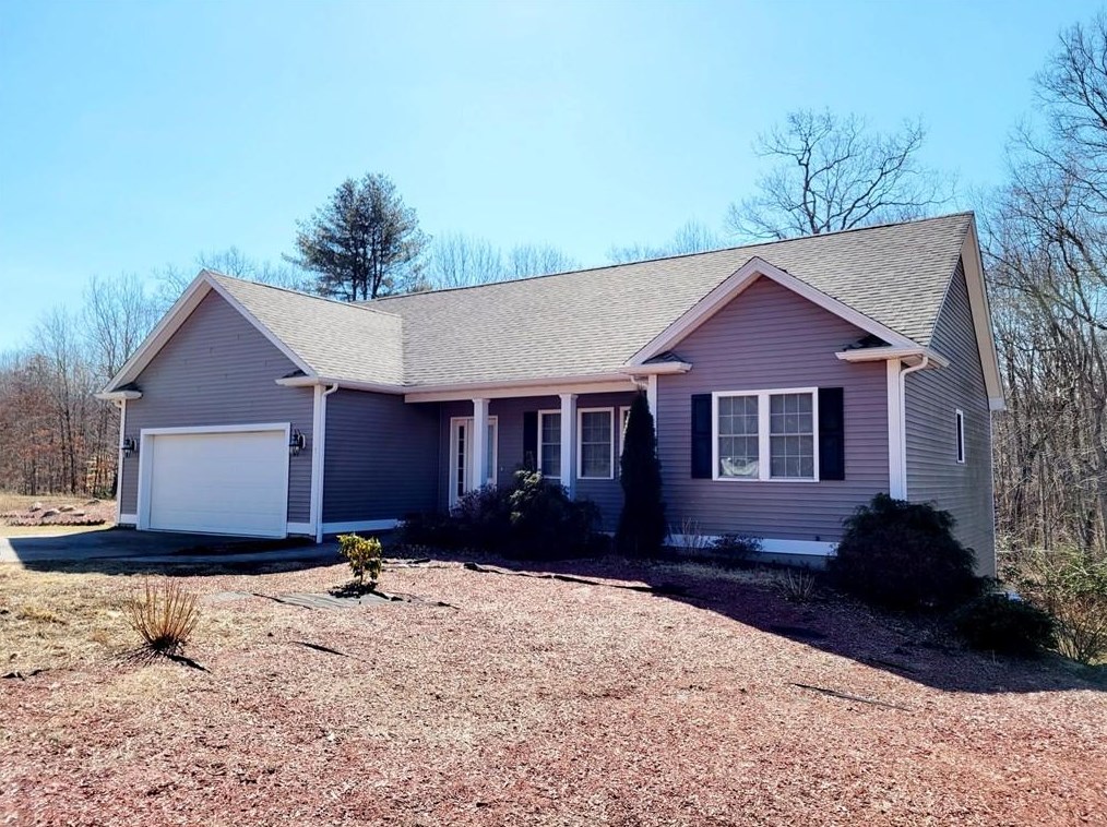 7 Hopkinton Hill Rd, Richmond, RI 02832