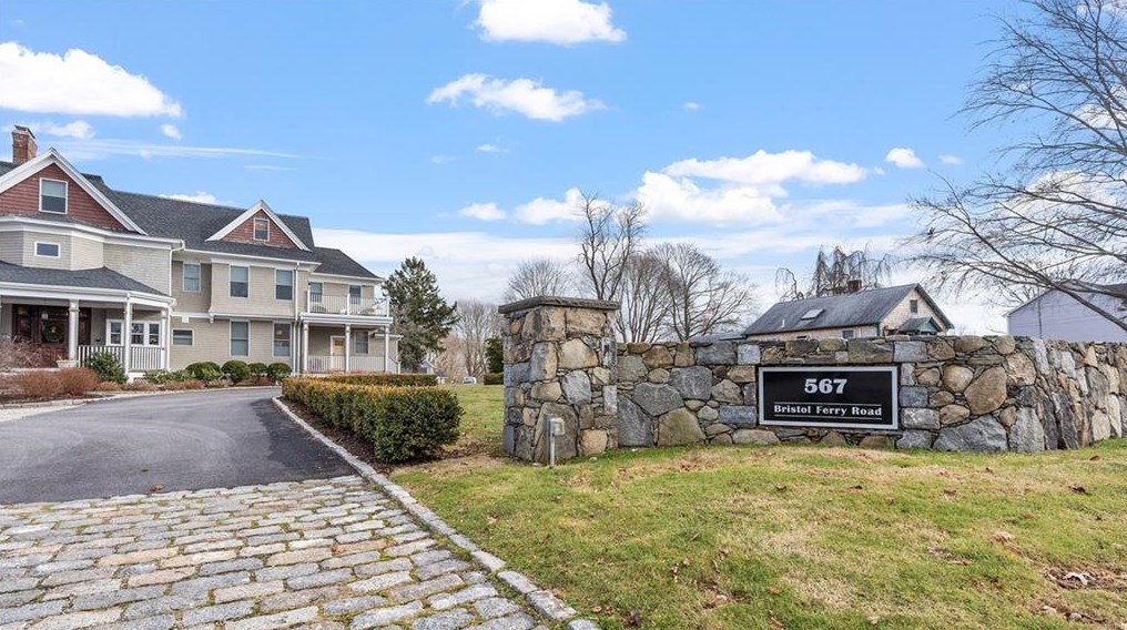 567 Bristol Ferry Rd #1, Portsmouth, RI 02871