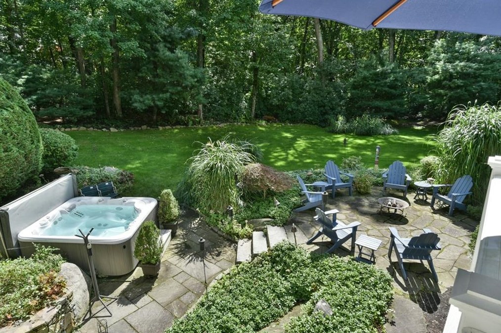 126 Glen Hill Dr, South Kingstown, RI 02874
