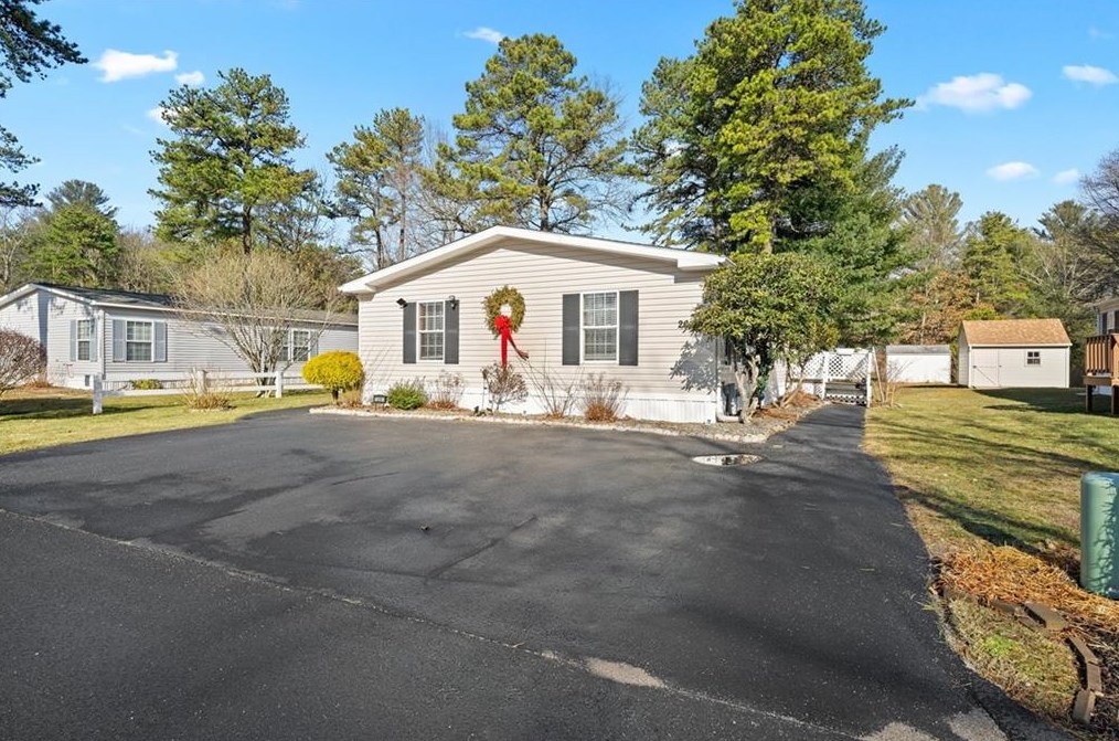 26 Sandra Cir, Coventry, RI 02816