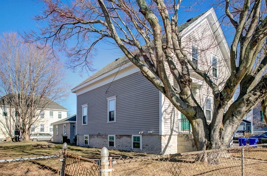 243 State St, Bristol, RI 02809