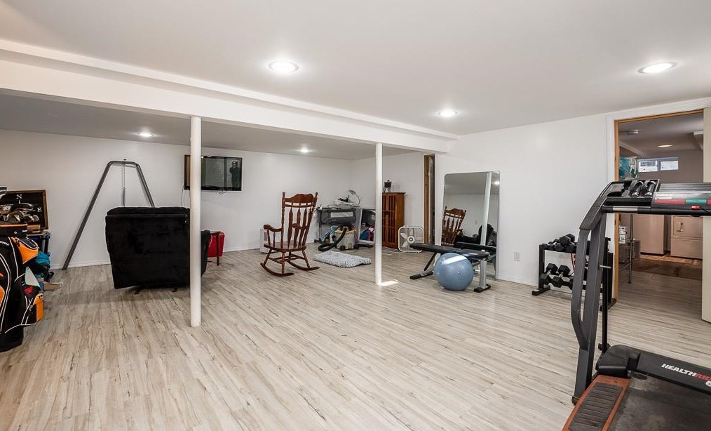 4 Mayfield Ave, Cranston RI  02920-2011 exterior