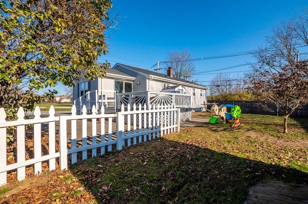 4 Mayfield Ave, Cranston RI  02920-2011 exterior