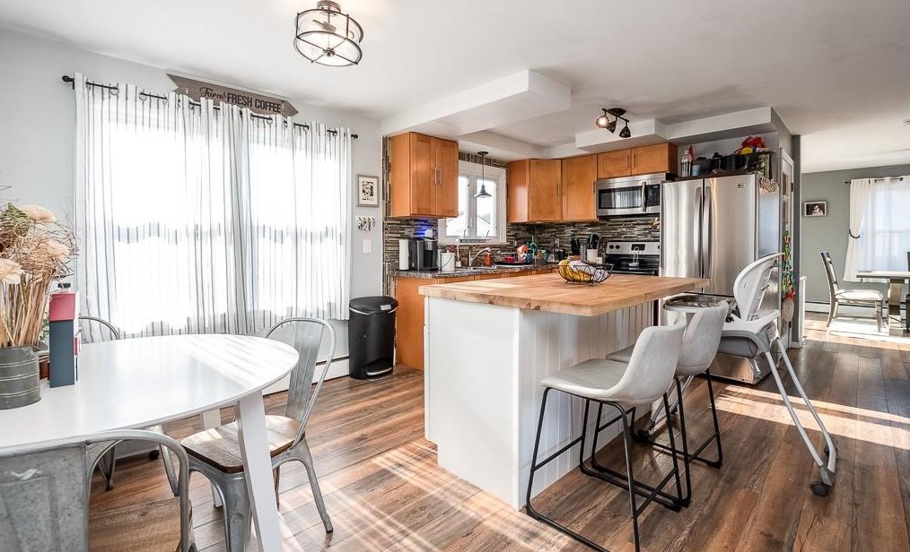 4 Mayfield Ave, Cranston RI  02920-2011 exterior