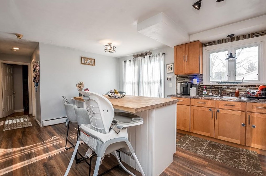 4 Mayfield Ave, Cranston RI  02920-2011 exterior