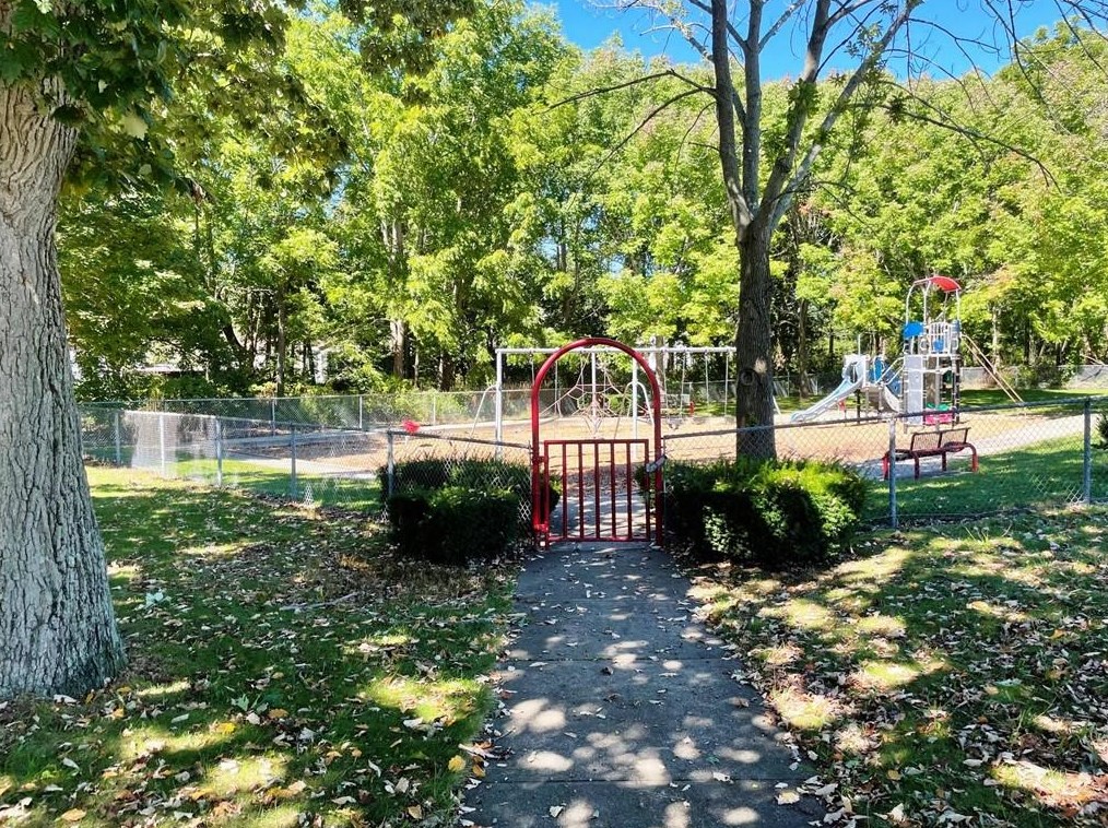 4 Mayfield Ave, Cranston RI  02920-2011 exterior