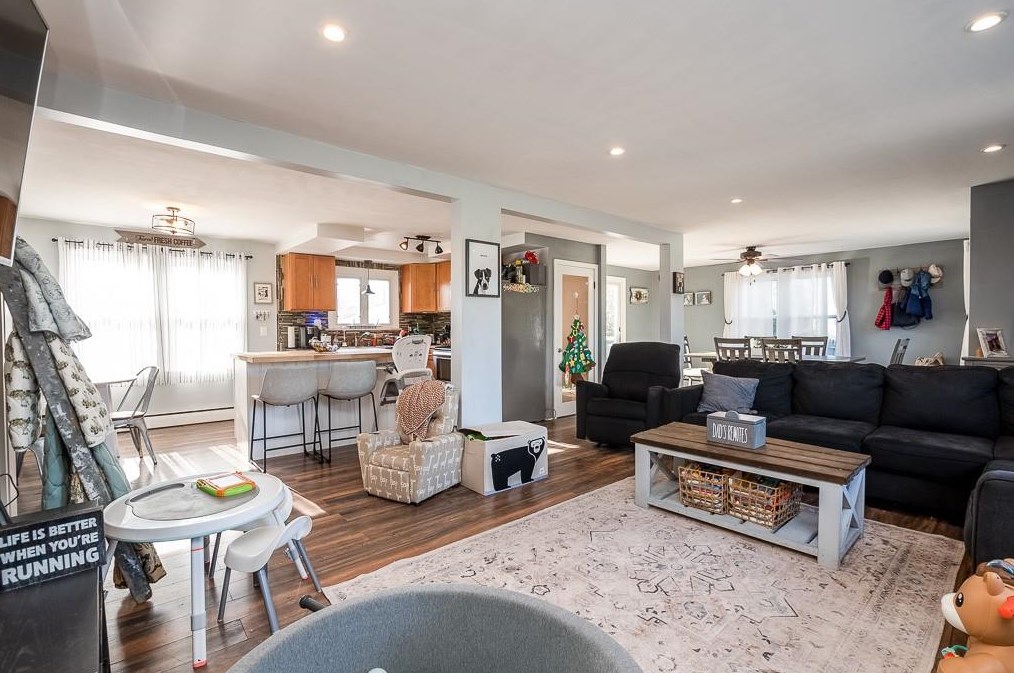 4 Mayfield Ave, Cranston RI  02920-2011 exterior