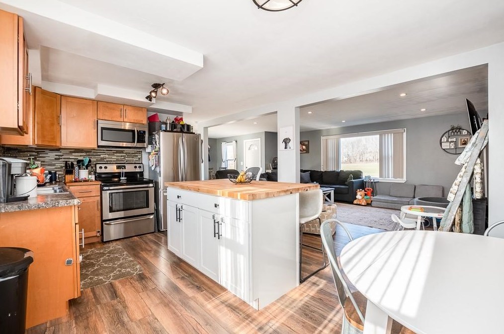 4 Mayfield Ave, Cranston RI  02920-2011 exterior