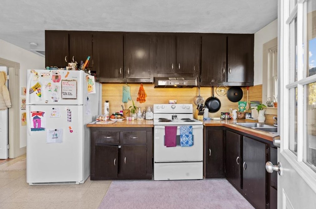 30 Mason St, West Warwick RI  02893-3049 exterior