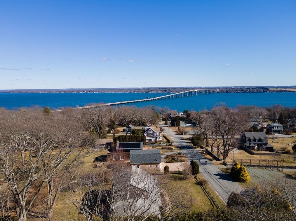 76 Plum Beach Rd, South Kingstown, RI 02874