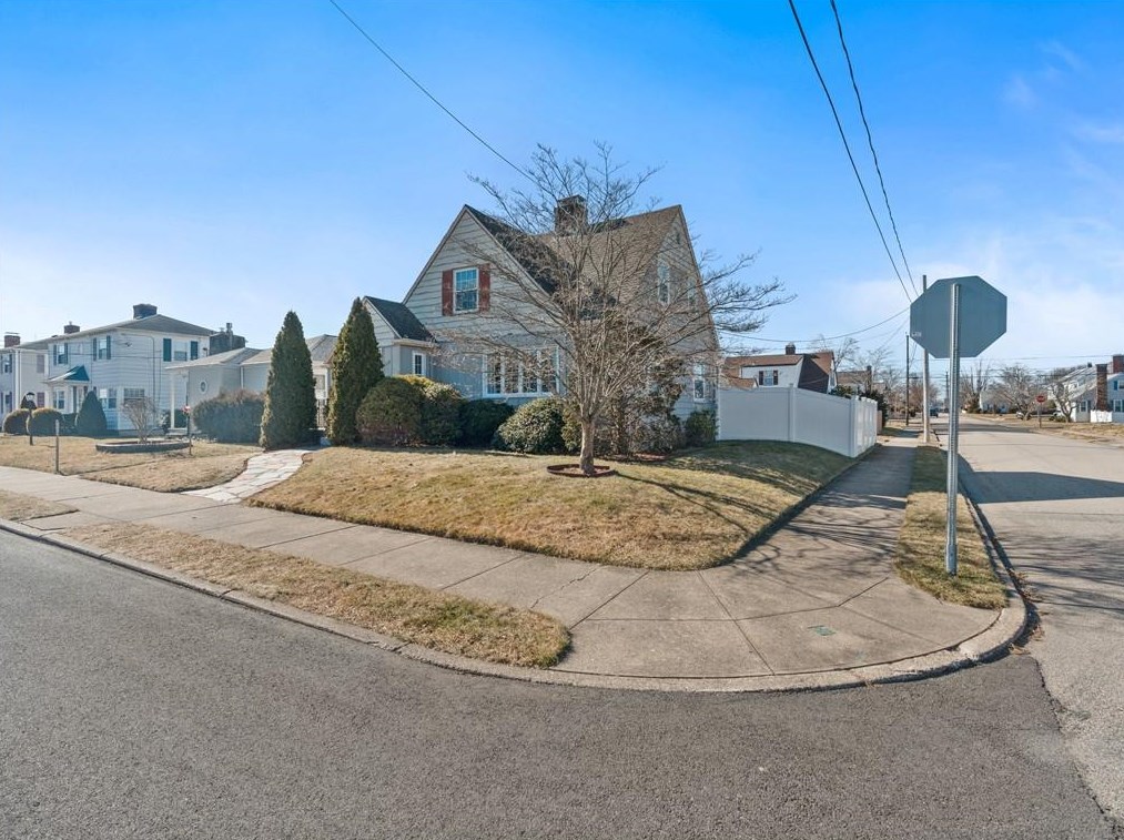 225 Williston Way, Pawtucket, RI 02861 exterior