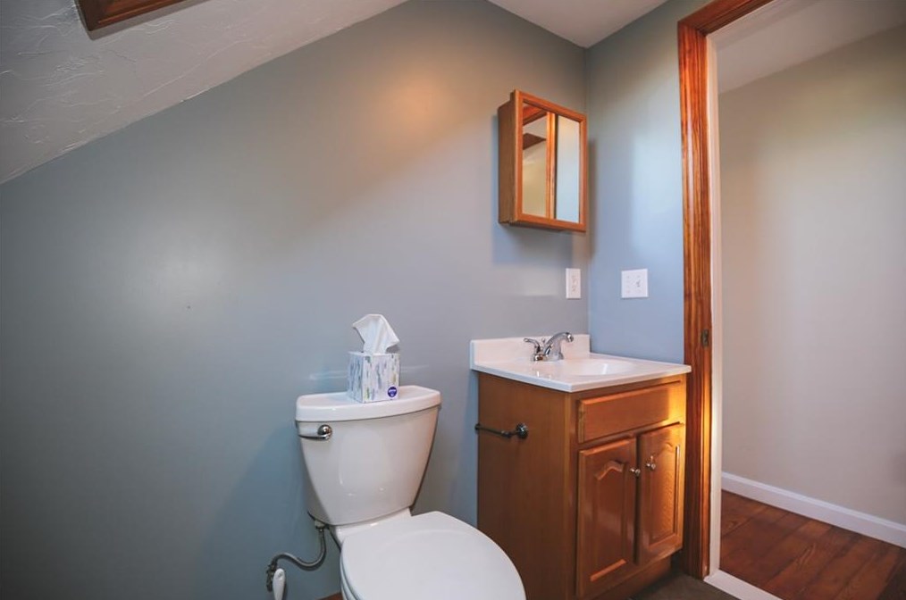 17 Oak Ave, East Providence RI  02915-4423 exterior