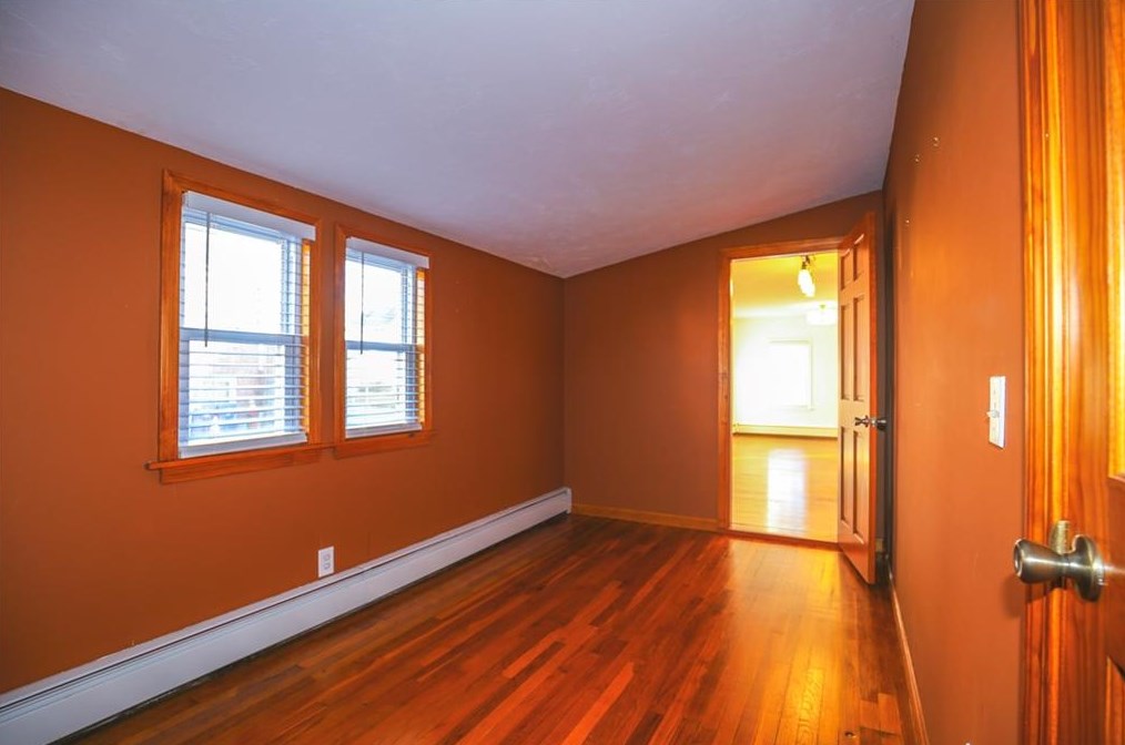 17 Oak Ave, East Providence RI  02915-4423 exterior