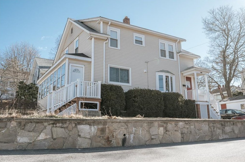 88 Summit Ave, West Warwick, RI 02893