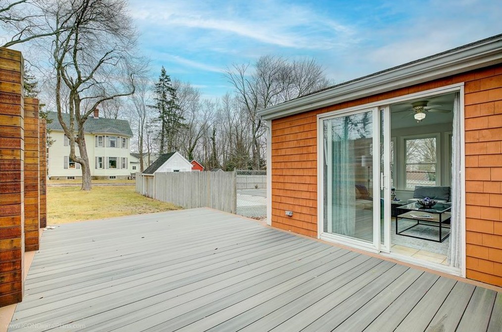 8 Eyler Dr, Portsmouth, RI 02871-2312