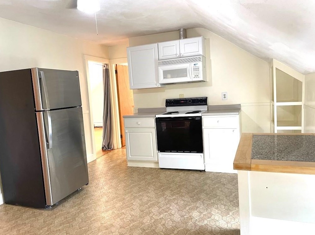 25 Goulart Ave #2, Bristol, RI 02809