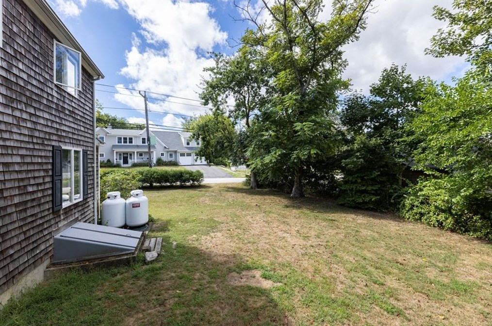 60 Cole St, Jamestown RI  02835-1326 exterior