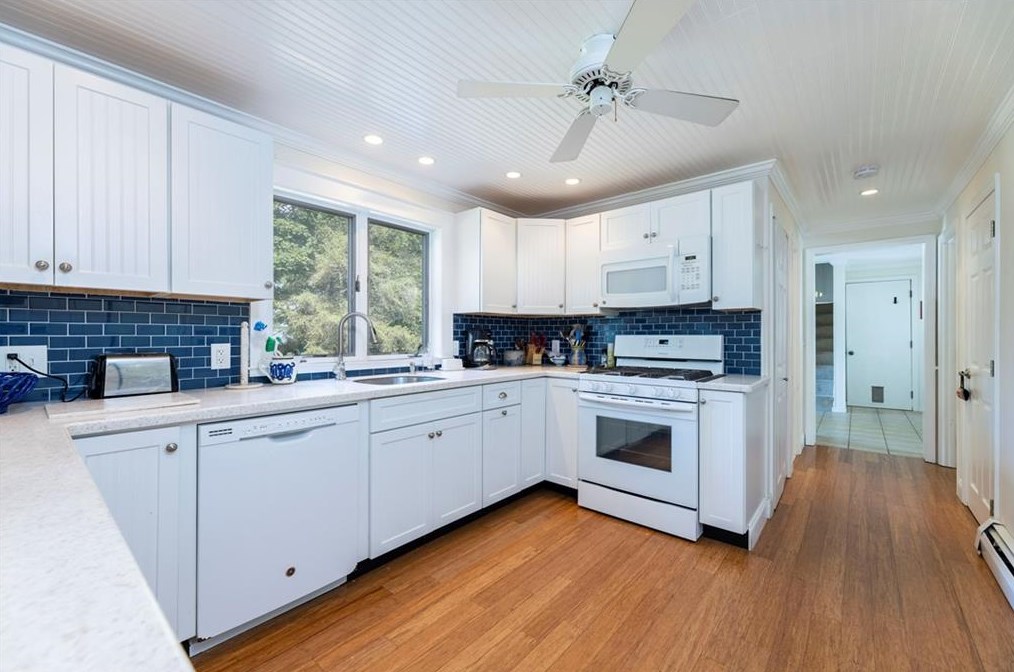 60 Cole St, Jamestown RI  02835-1326 exterior