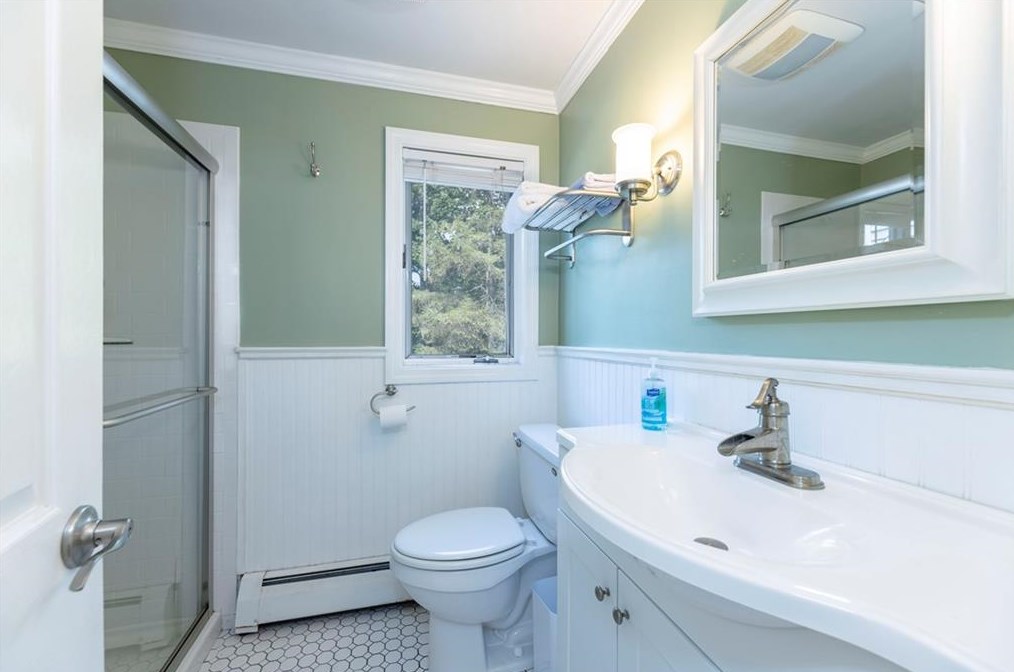 60 Cole St, Jamestown RI  02835-1326 exterior