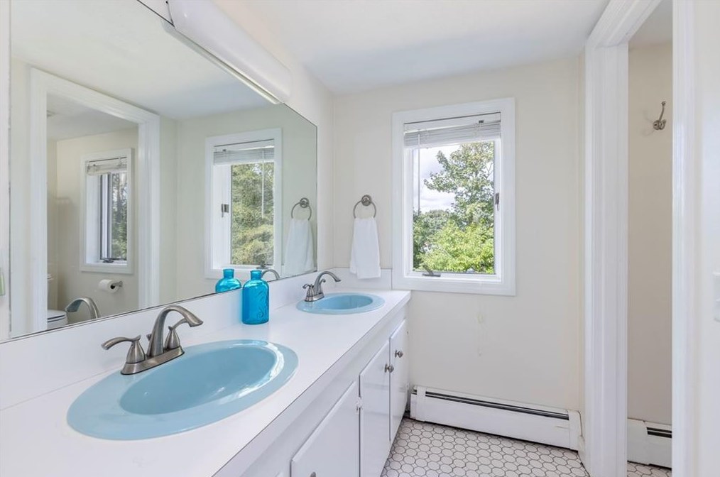 60 Cole St, Jamestown RI  02835-1326 exterior