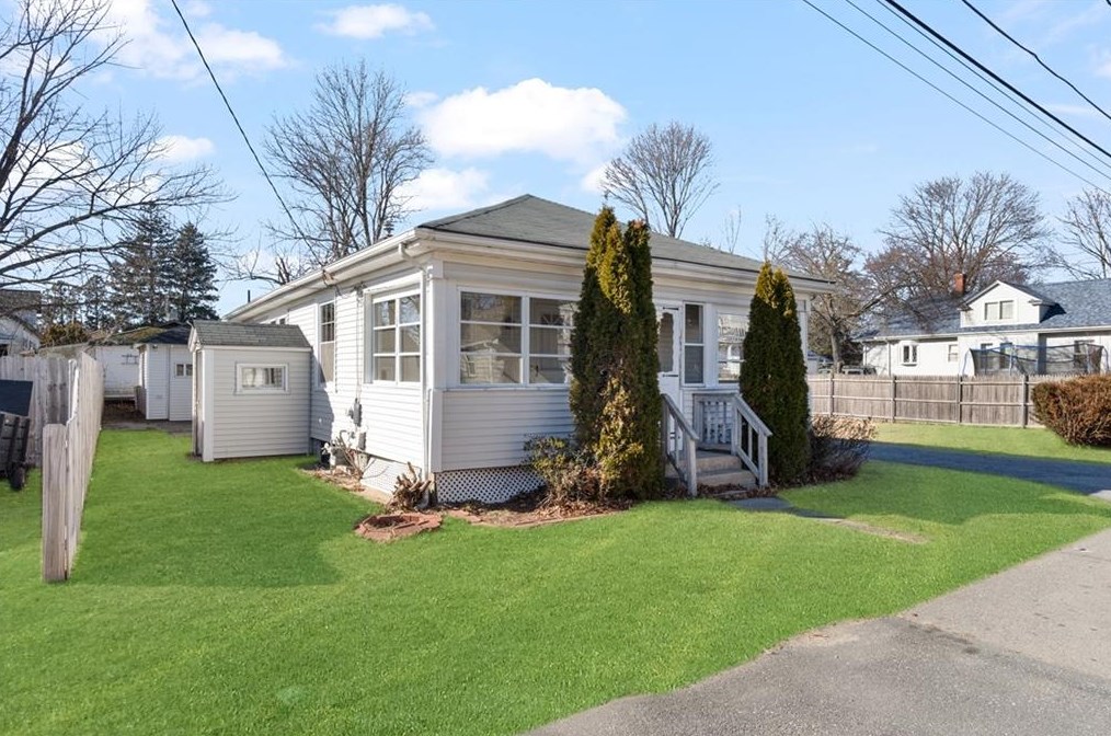 41 Willard St, Warwick, RI 02889