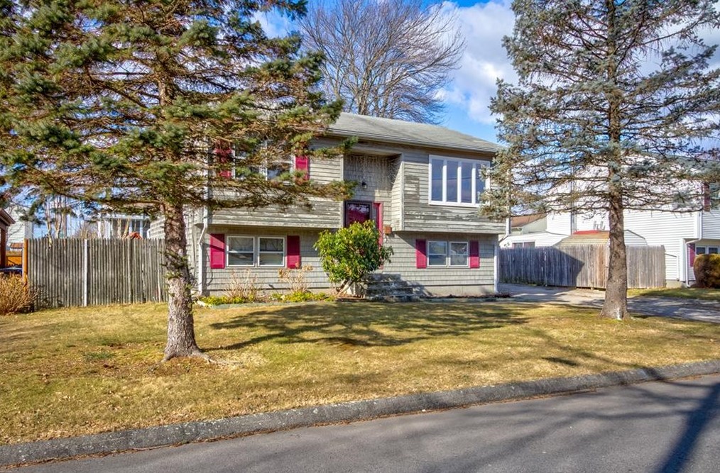 13 Dekalb St, Cranston, RI 02910