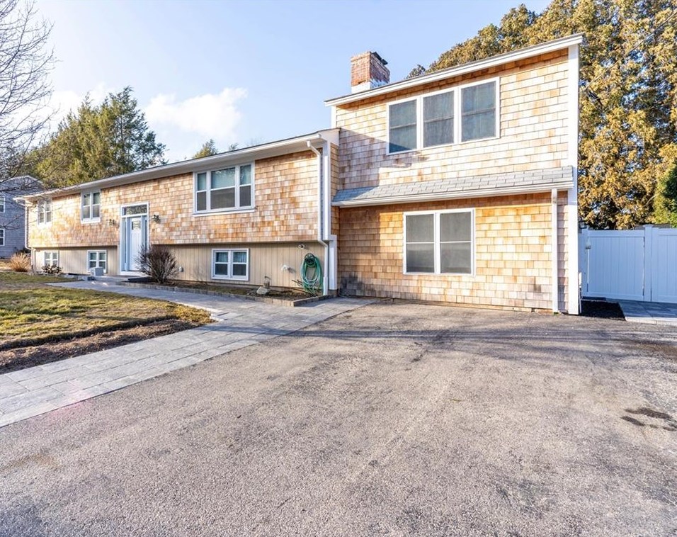 27 Whitehall Dr, Warwick, RI 02886