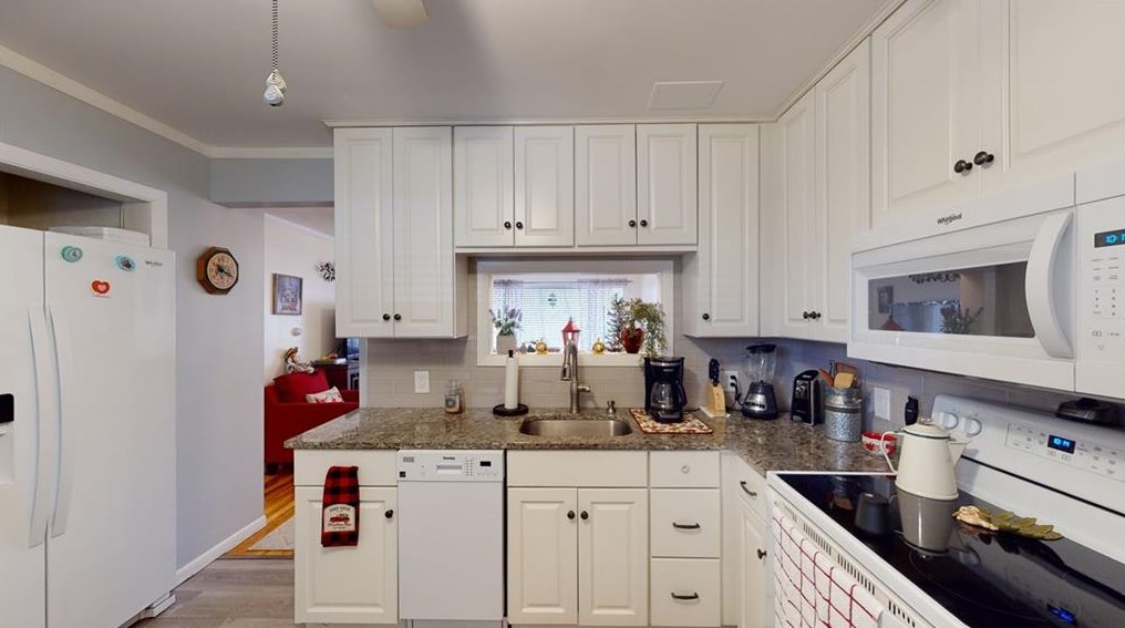 72 W Shore Rd #104, Warwick, RI 02889