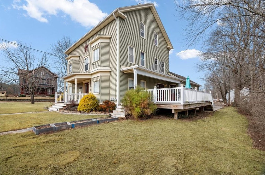 45 High St, Glocester, RI 02859