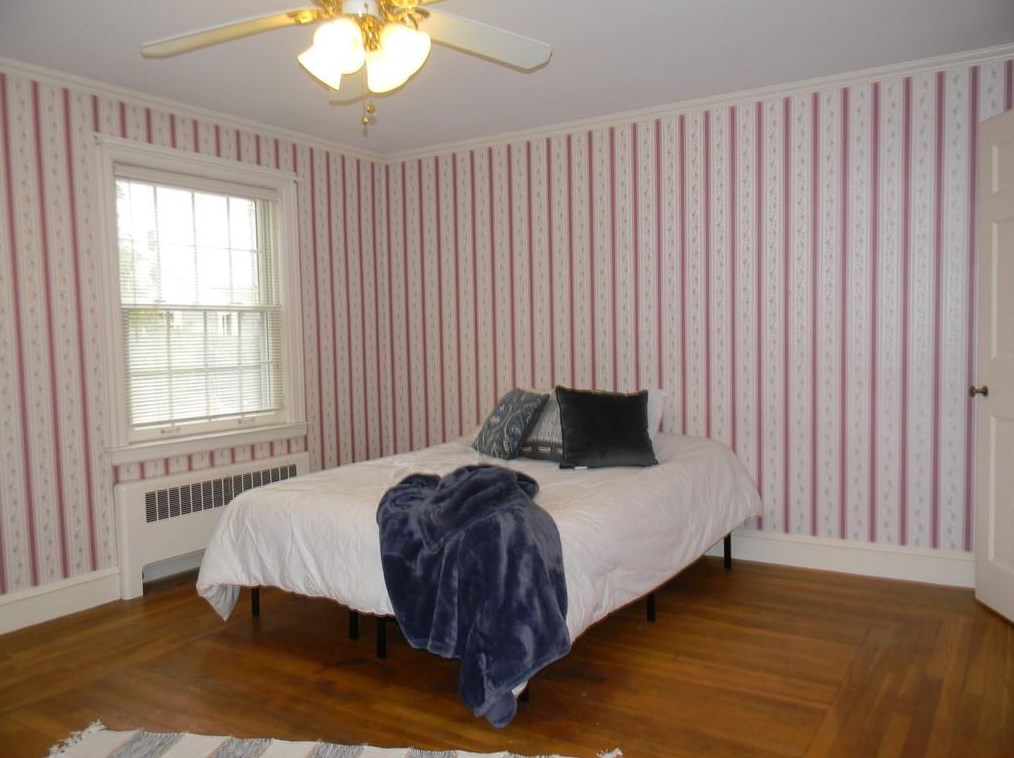 33 Harlem St, East Providence RI  02916-1506 exterior