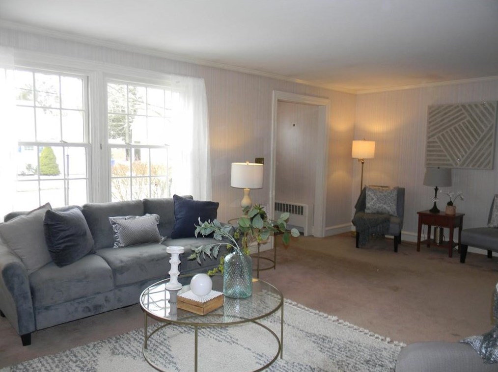 33 Harlem St, East Providence RI  02916-1506 exterior