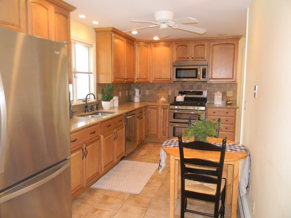 33 Harlem St, East Providence RI  02916-1506 exterior