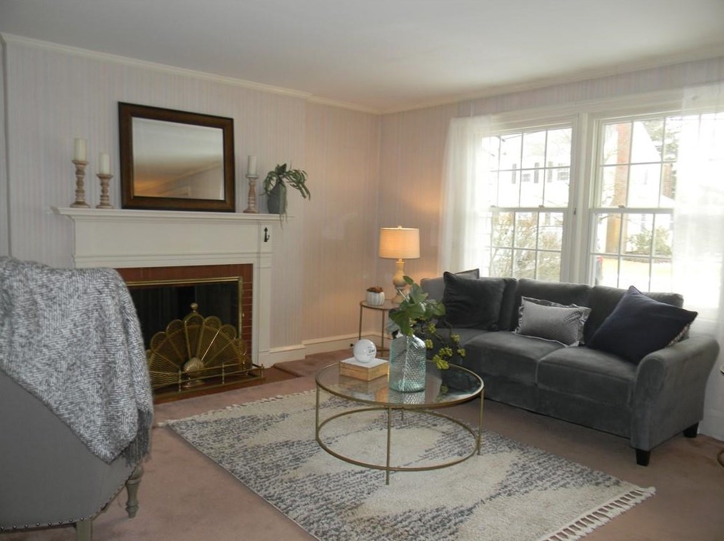 33 Harlem St, East Providence RI  02916-1506 exterior