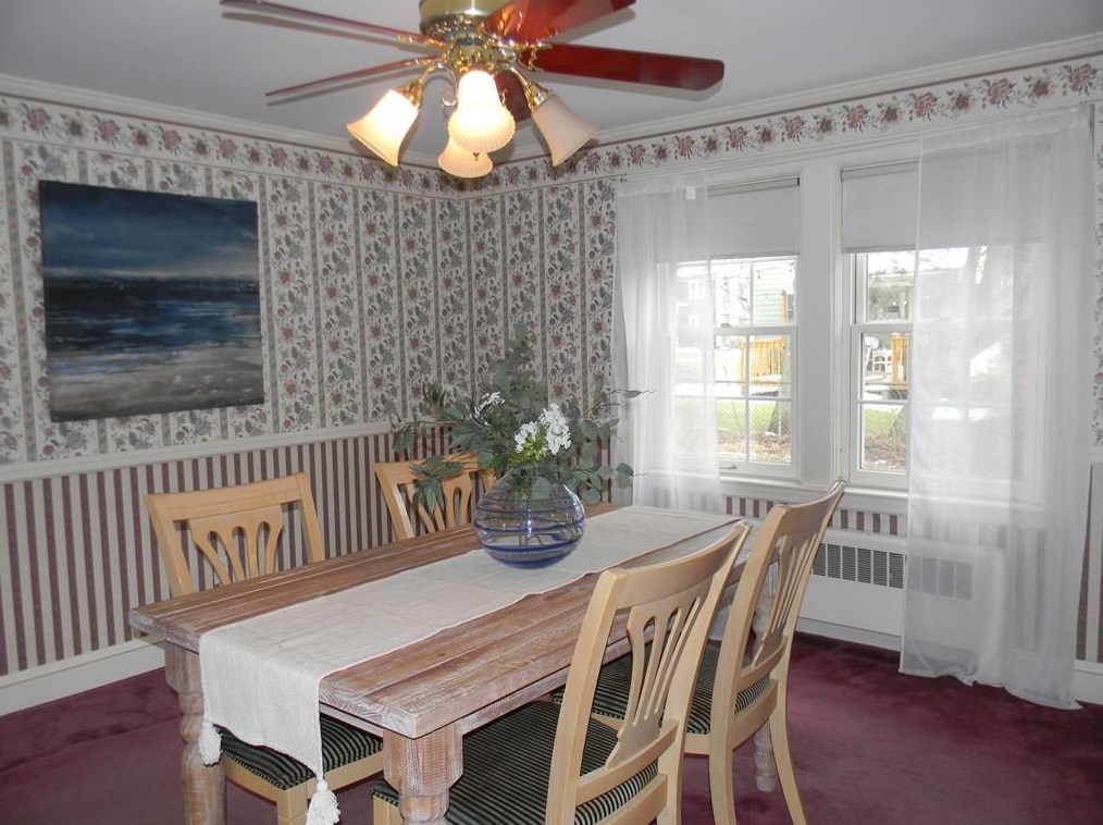 33 Harlem St, East Providence RI  02916-1506 exterior