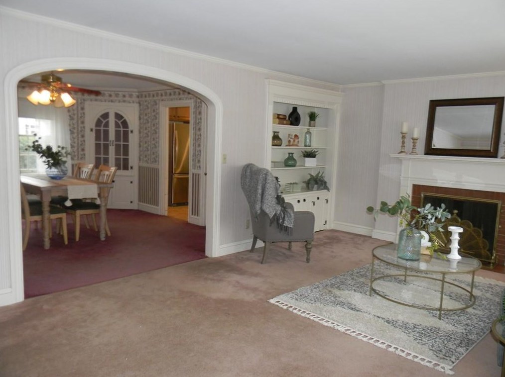 33 Harlem St, East Providence RI  02916-1506 exterior