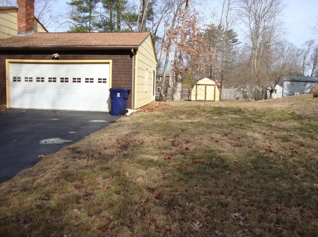 21 Lea Dr, North Kingstown, RI 02852