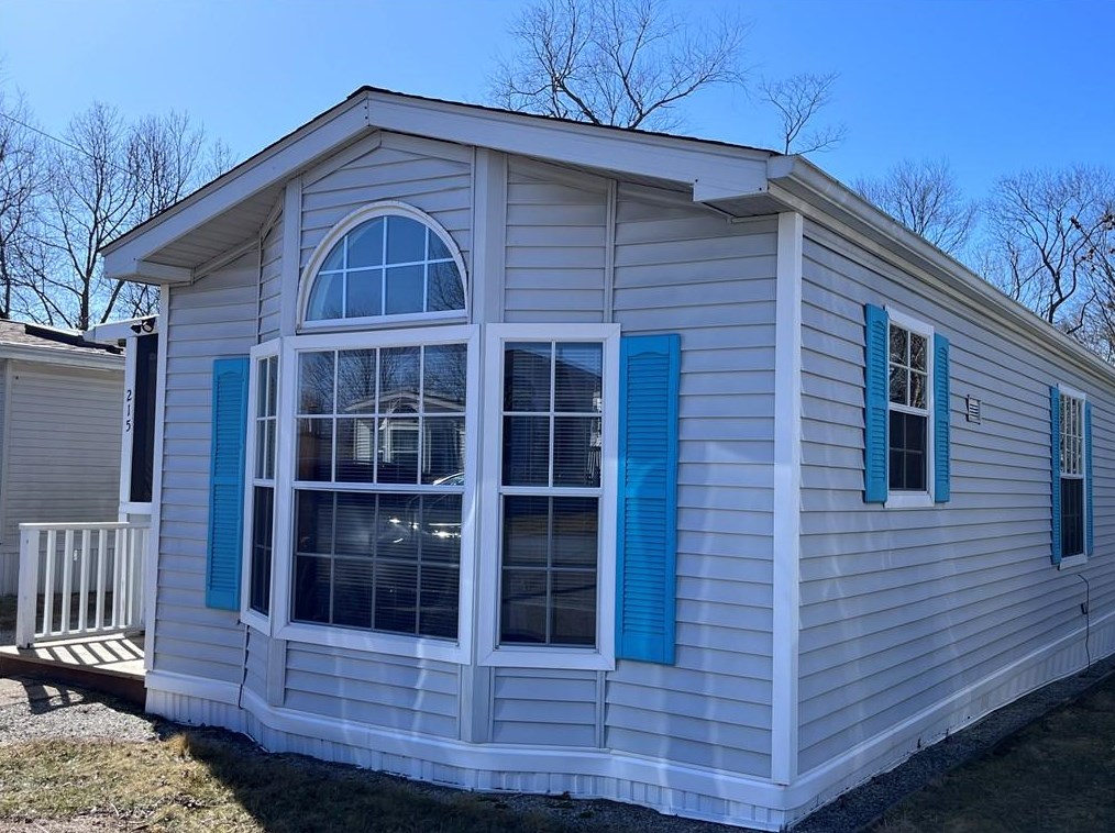 215 Cooper Ln, Warwick, RI 02818