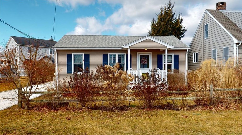 19 5th Ave, Charlestown, RI 02813