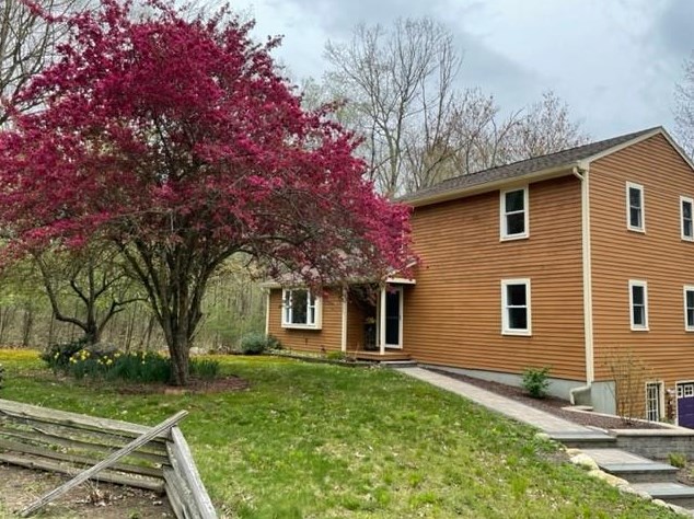 1026 Hill Rd, Glocester, RI 02859