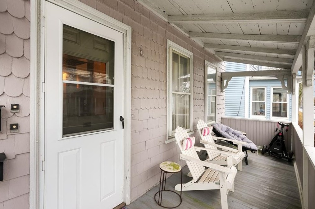89 Van Zandt Ave, Middletown, RI 02840