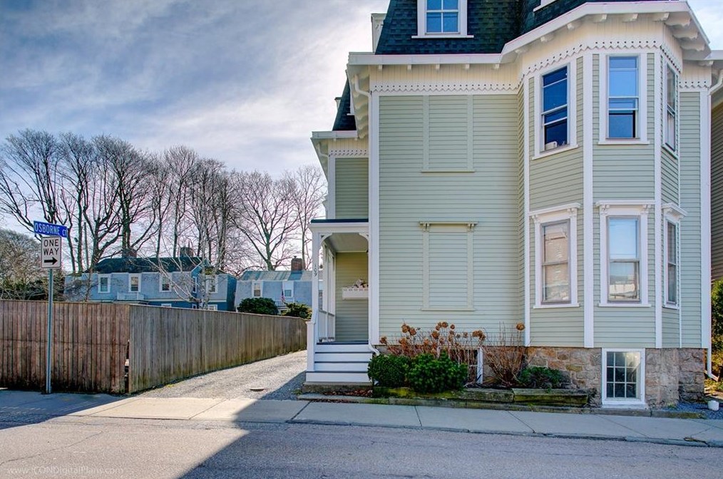109 Church St #4, Middletown, RI 02840