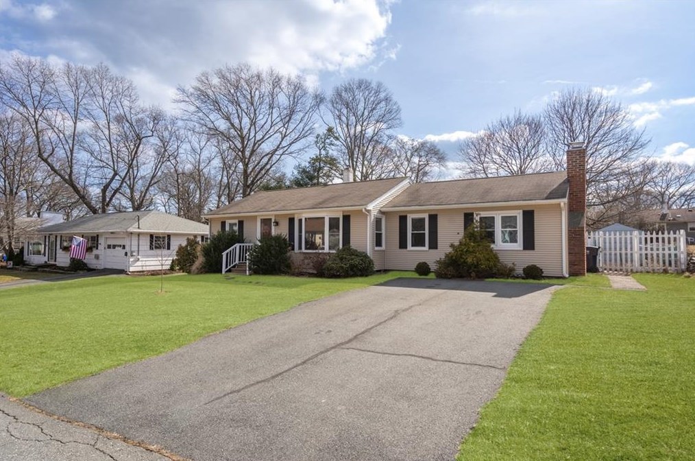 71 Glenwood Dr, North Kingstown, RI 02852