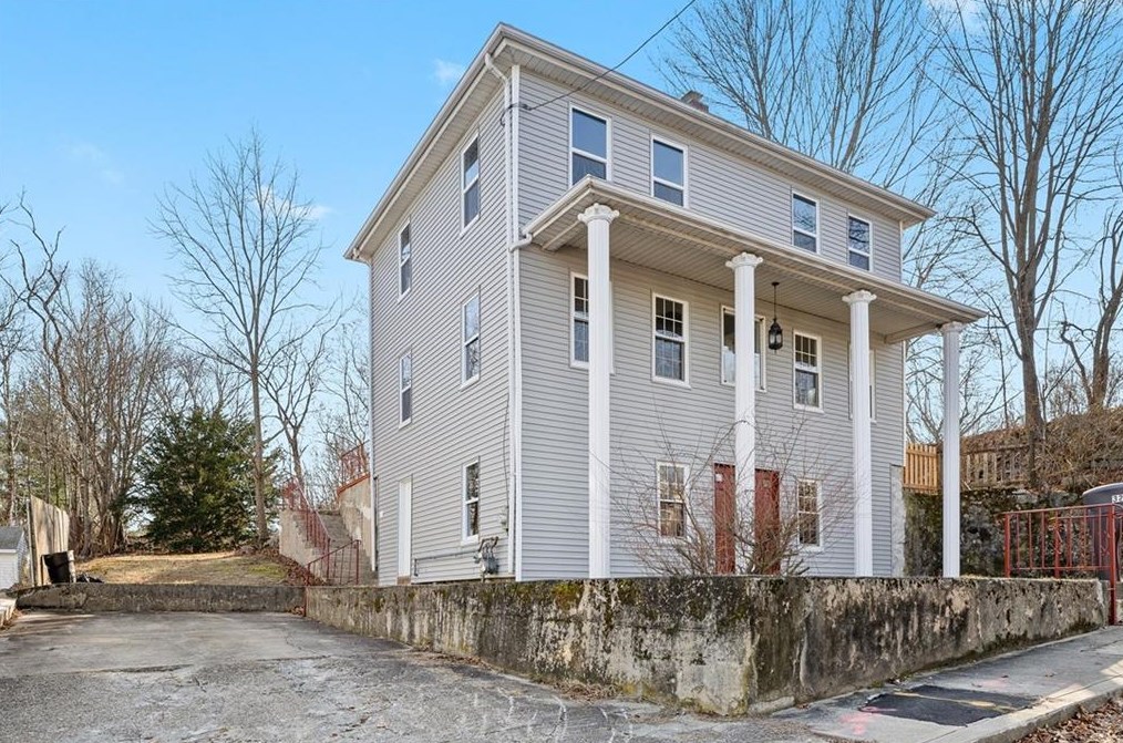 32 Potter Ave, West Warwick RI  02893-4611 exterior