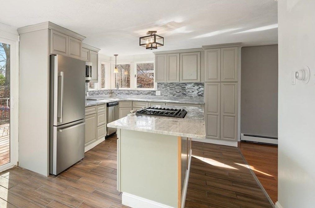 32 Potter Ave, West Warwick RI  02893-4611 exterior