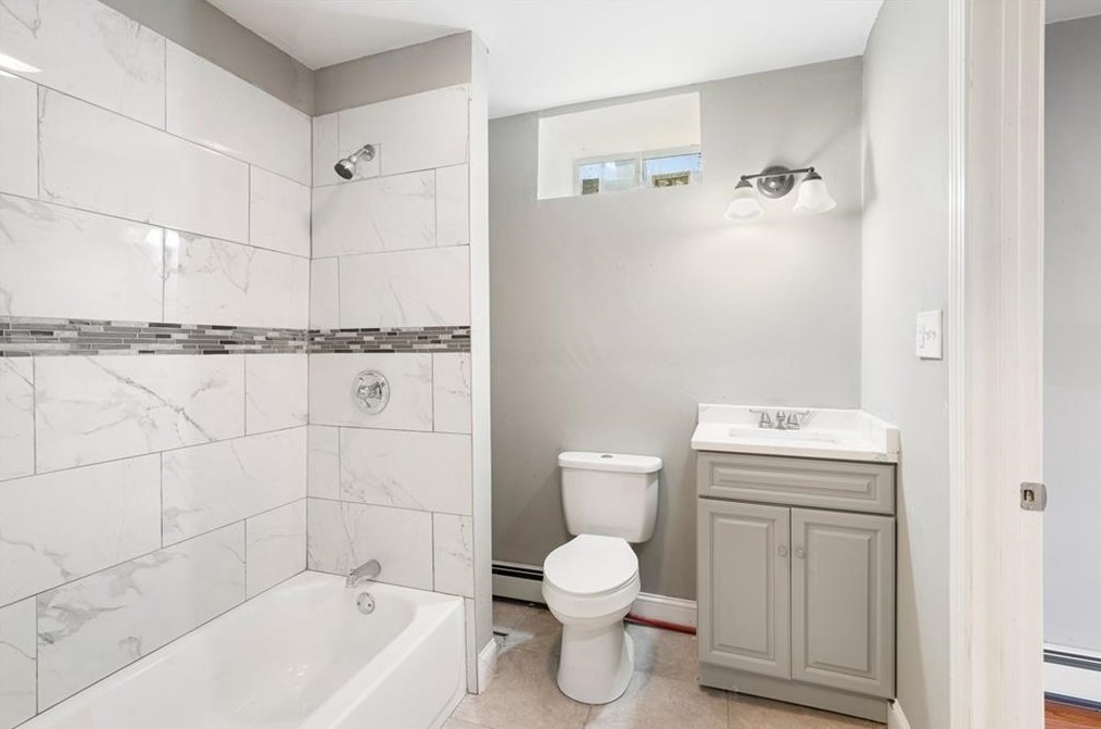 32 Potter Ave, West Warwick RI  02893-4611 exterior