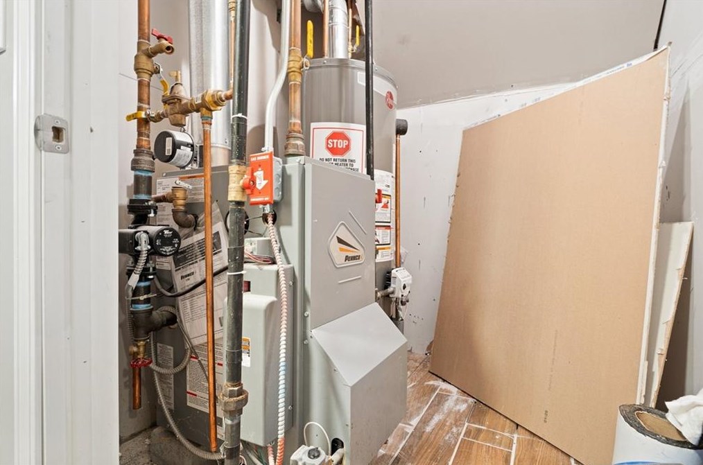 32 Potter Ave, West Warwick RI  02893-4611 exterior