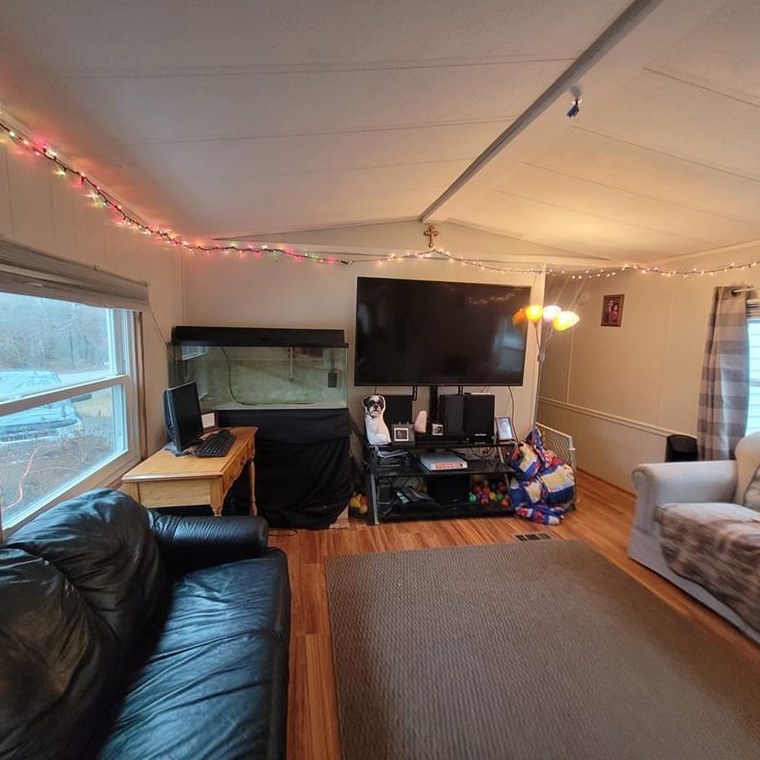 225 Brayton Rd, Tiverton, RI 02878